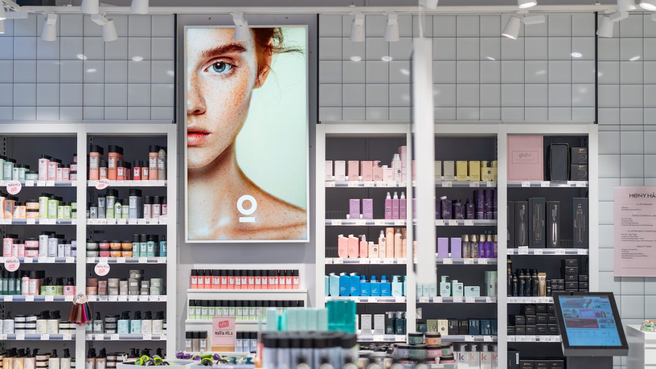 Digital Signage for brand building in retail environment